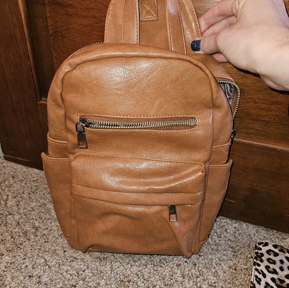 Adjustable sling bag with lepord card sleeve